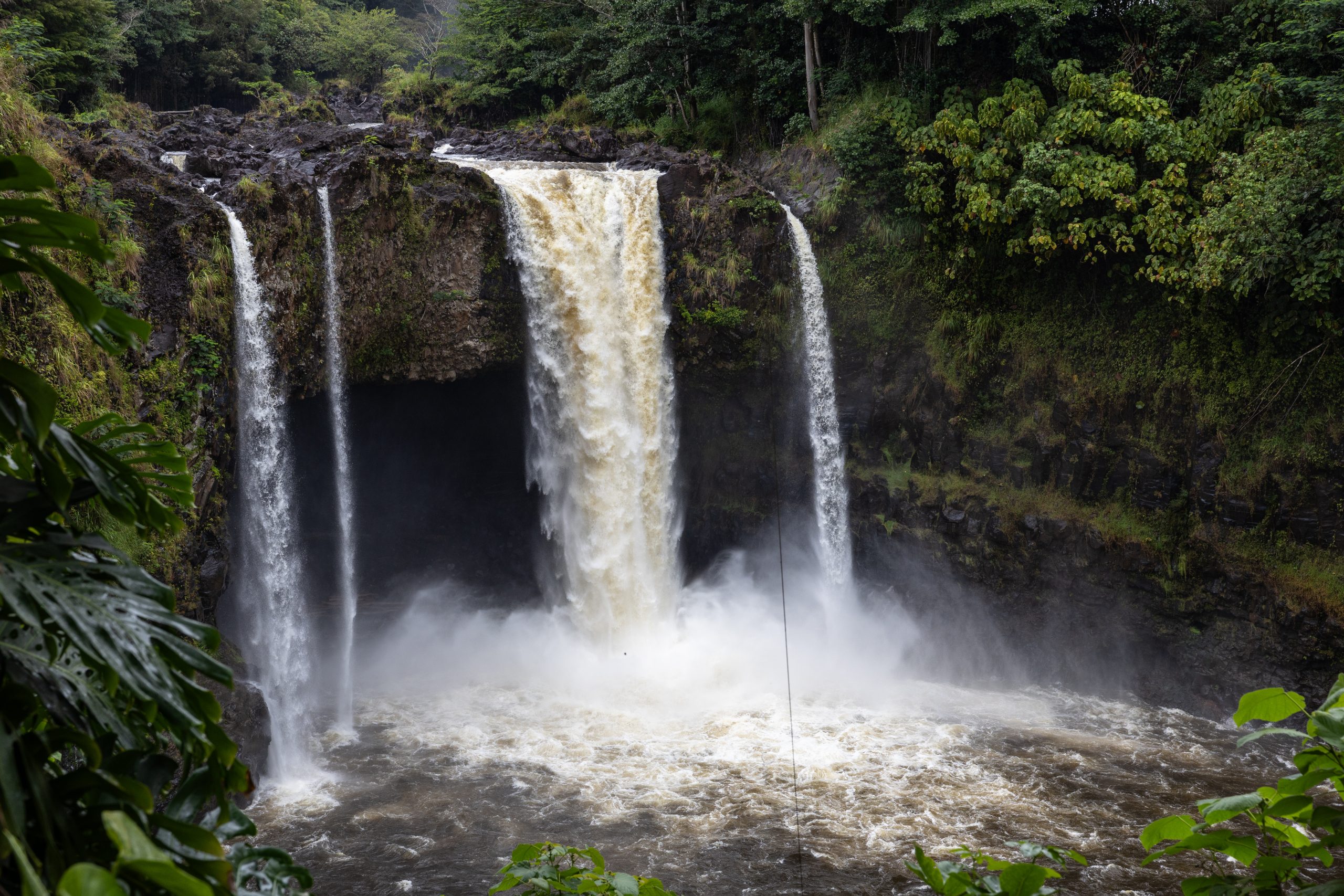 rainbow falls on big island hawaii